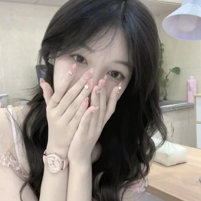 绿衣女子